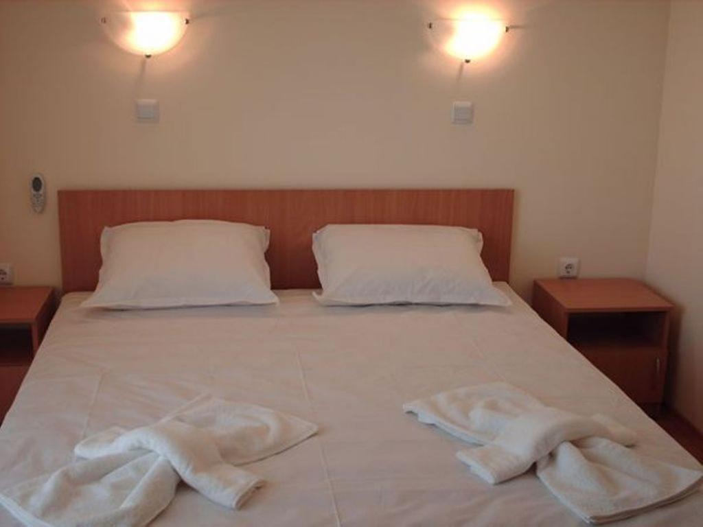 Chateau Aheloy Hotel Pomorie Buitenkant foto